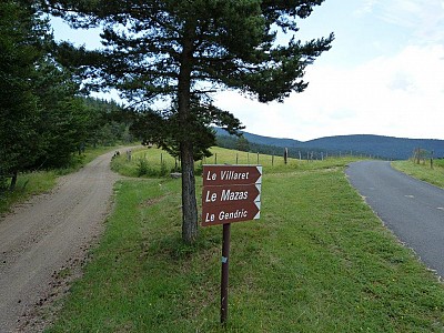 Carrefour sur le plateau sud de L_Altaret